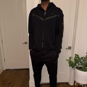 Nike Pro jacket- worn once. Black XL